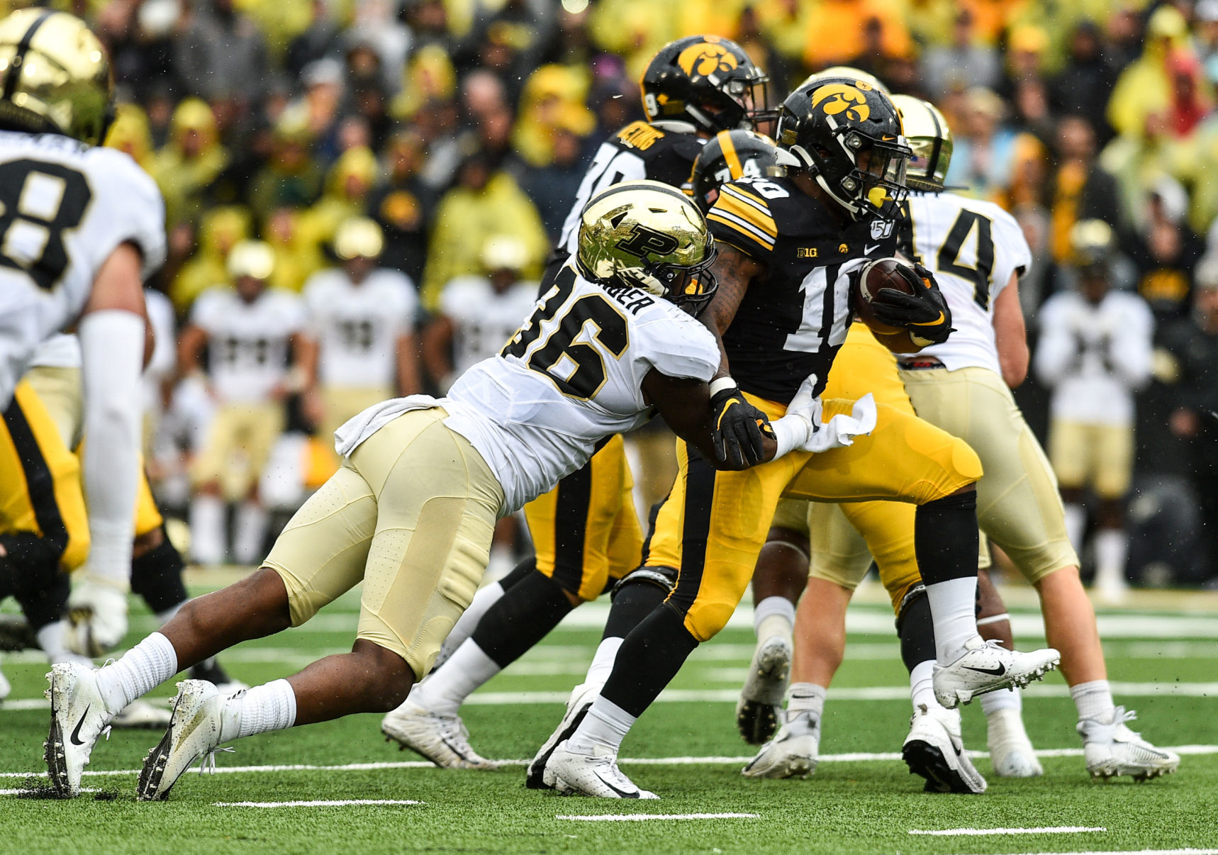 101919-qct-spt-purdue-ia-foot-060a.jpg